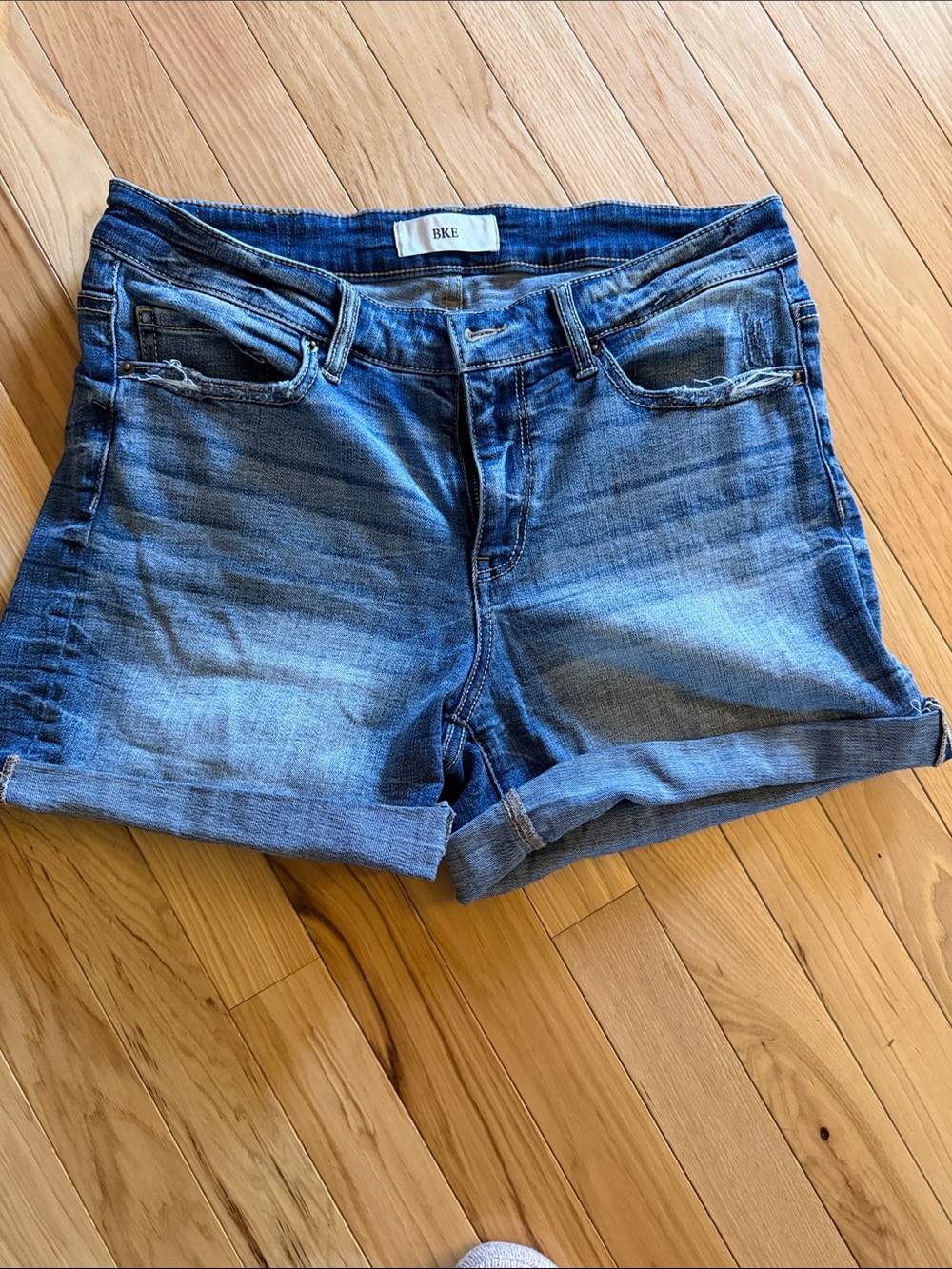 BKE Women's Medium Blue Washed Denim Cuffed Shorts